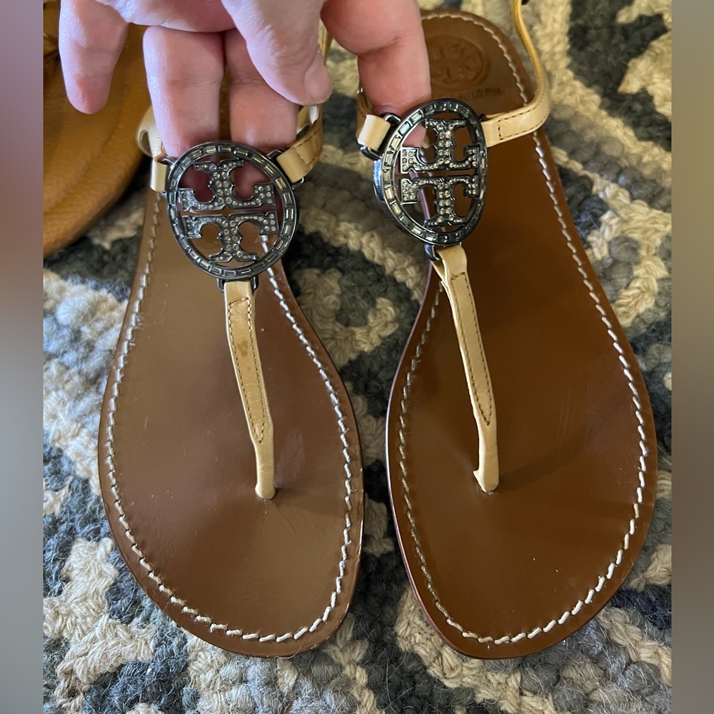 Lovely Tory Burch flat thong with **BLING**